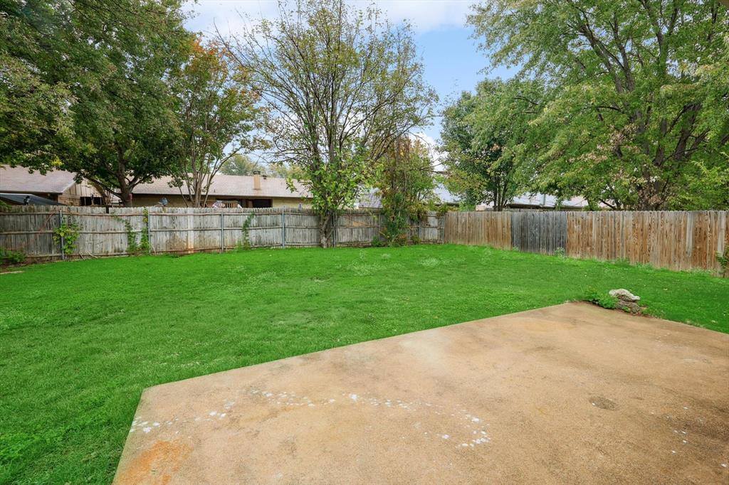 237 Volunteer Drive, Arlington, TX 76014