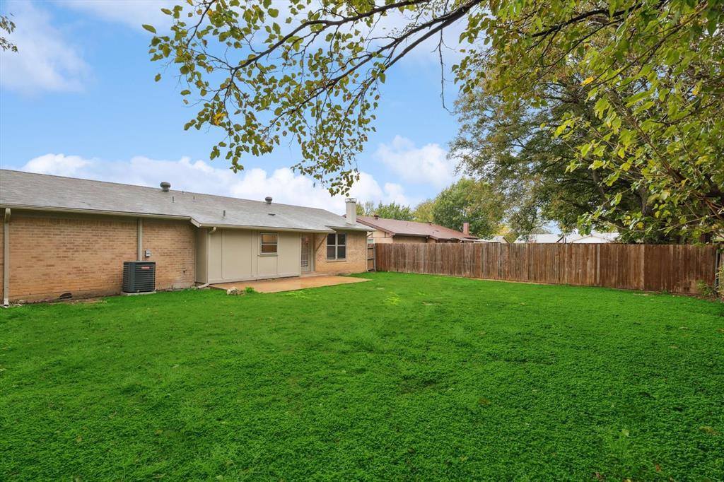 237 Volunteer Drive, Arlington, TX 76014