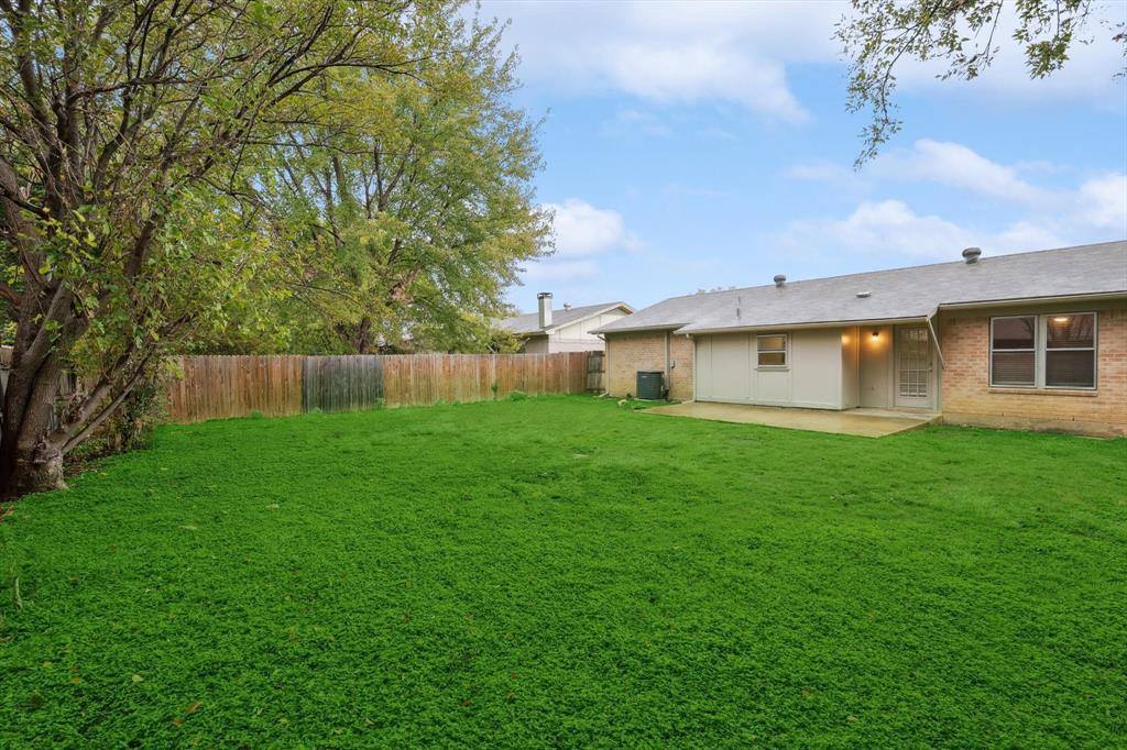 237 Volunteer Drive, Arlington, TX 76014