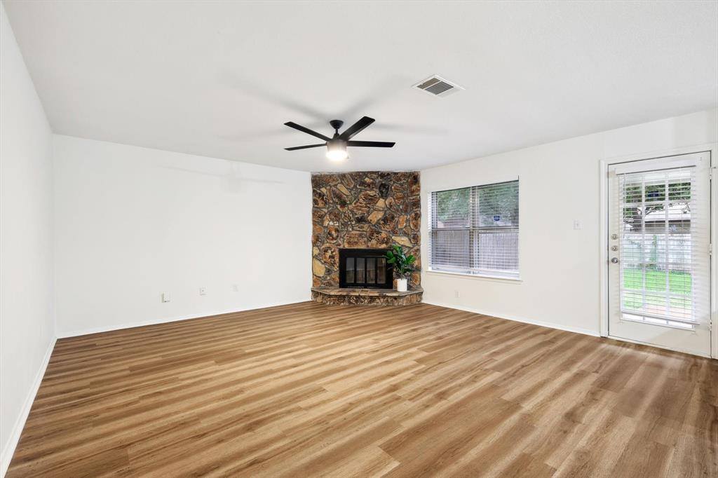 237 Volunteer Drive, Arlington, TX 76014