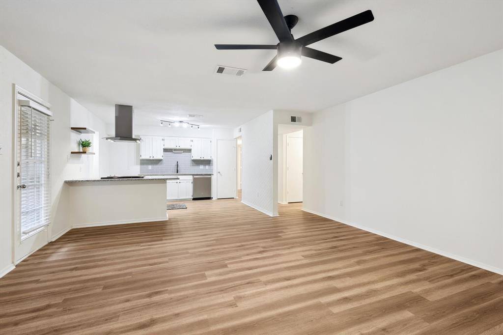 237 Volunteer Drive, Arlington, TX 76014