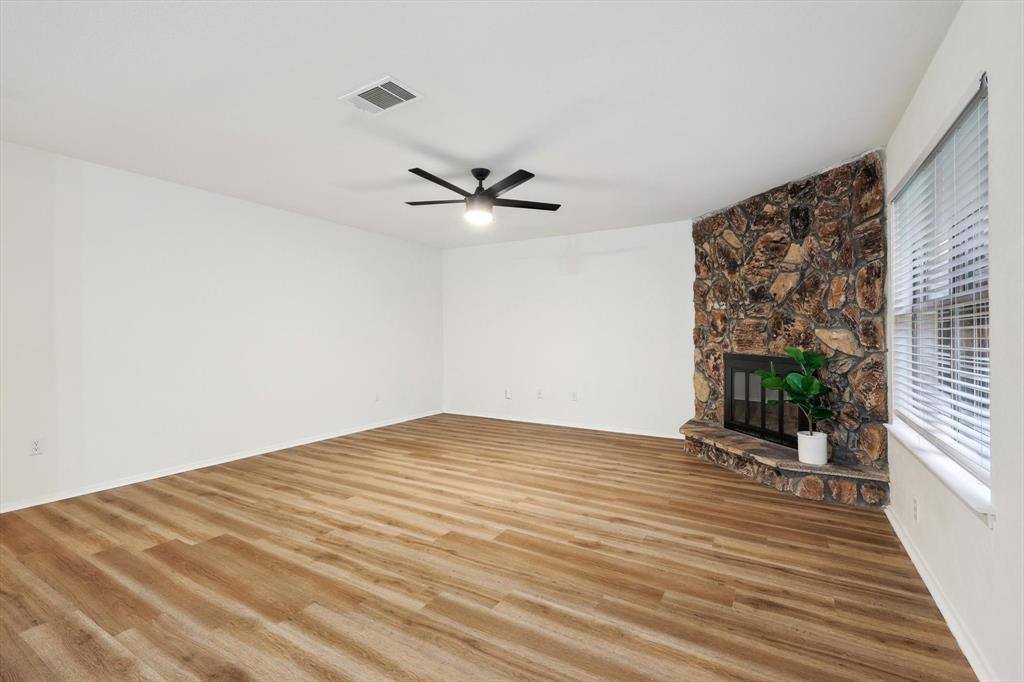 237 Volunteer Drive, Arlington, TX 76014