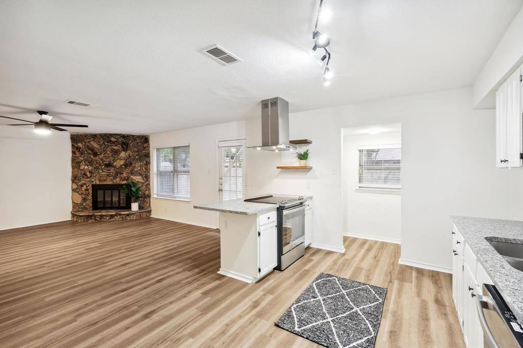 237 Volunteer Drive, Arlington, TX 76014