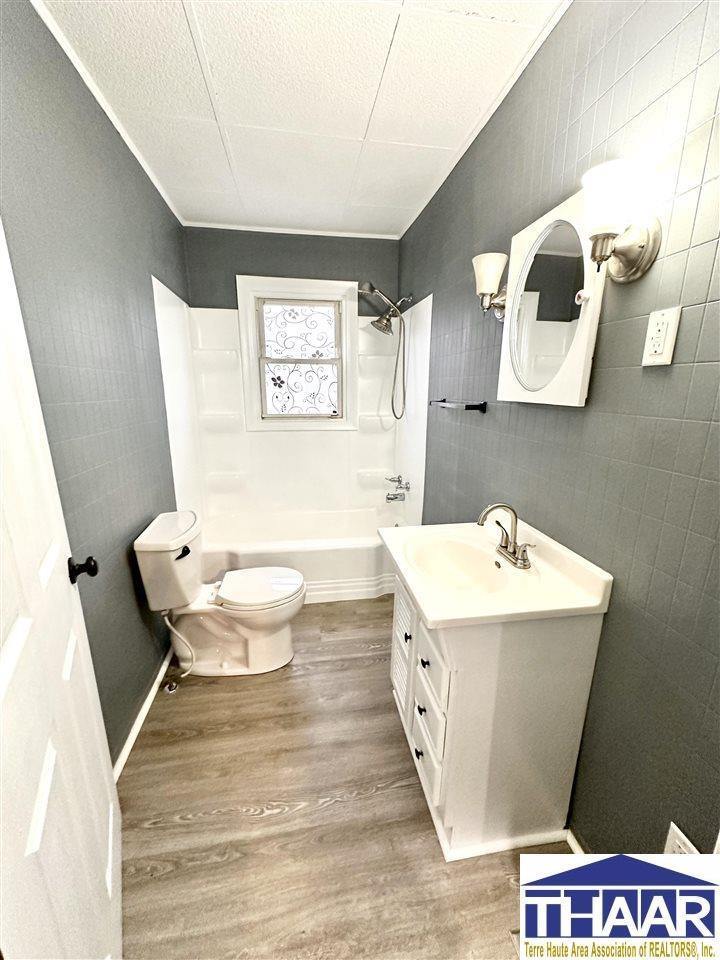 2648 Hulman, Terre Haute, IN 47803