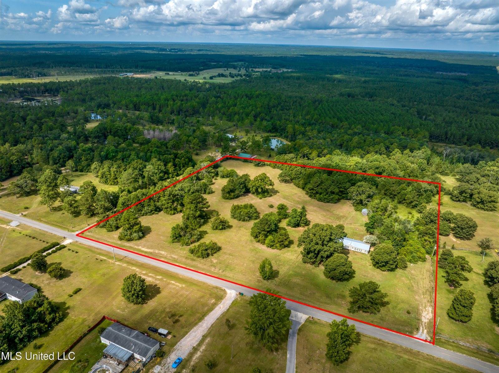 19919 Red Oak Road, Saucier, MS 39574