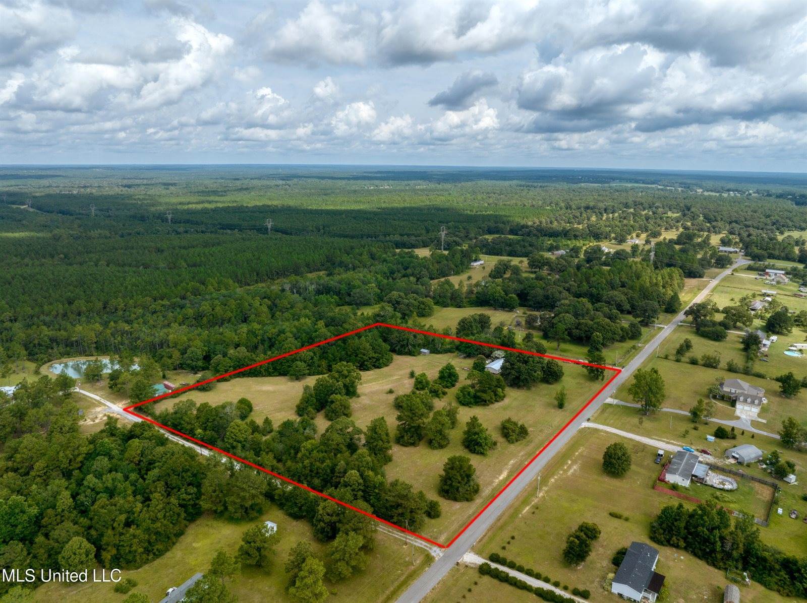 19919 Red Oak Road, Saucier, MS 39574