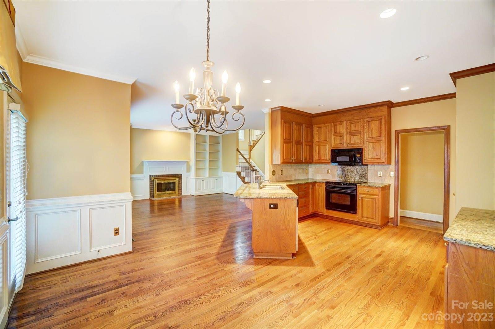 2800 Oxborough Drive, Matthews, NC 28105