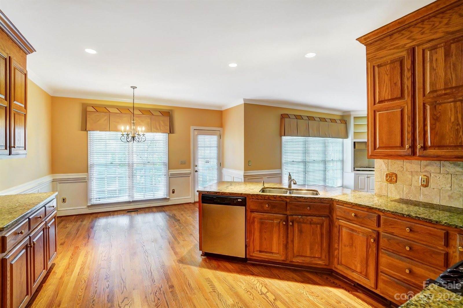 2800 Oxborough Drive, Matthews, NC 28105