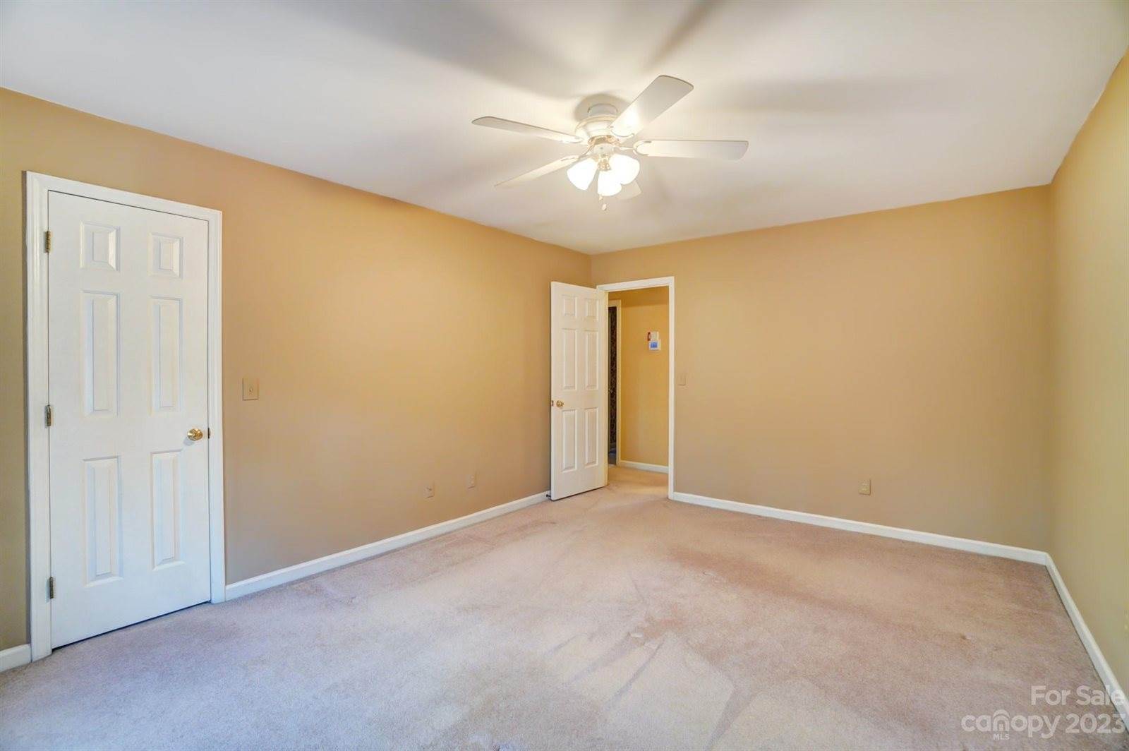 2800 Oxborough Drive, Matthews, NC 28105