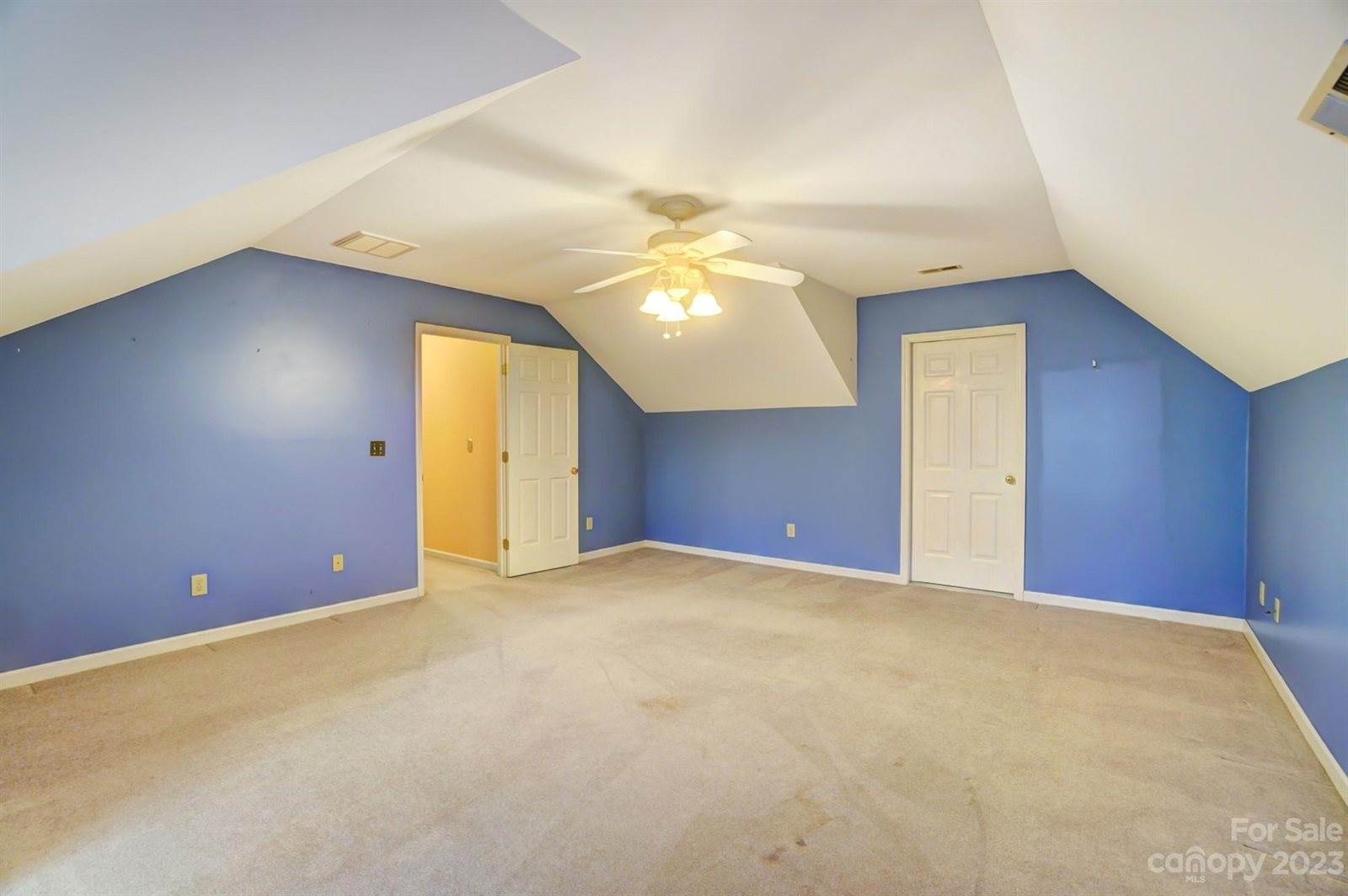 2800 Oxborough Drive, Matthews, NC 28105