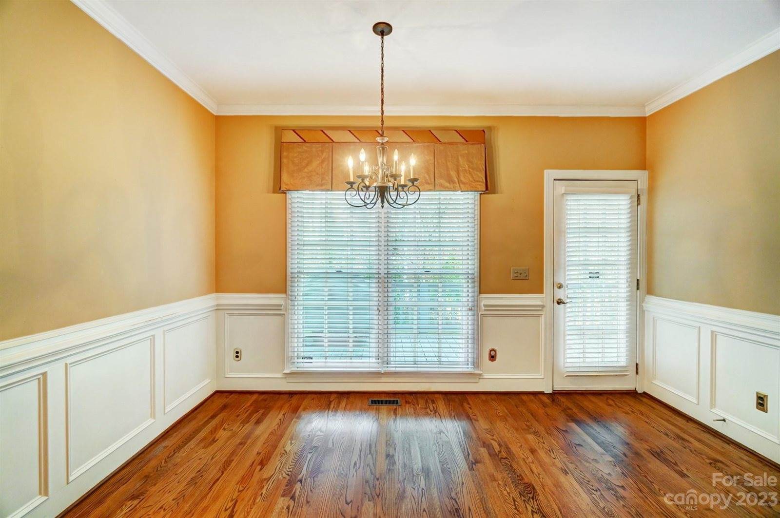 2800 Oxborough Drive, Matthews, NC 28105