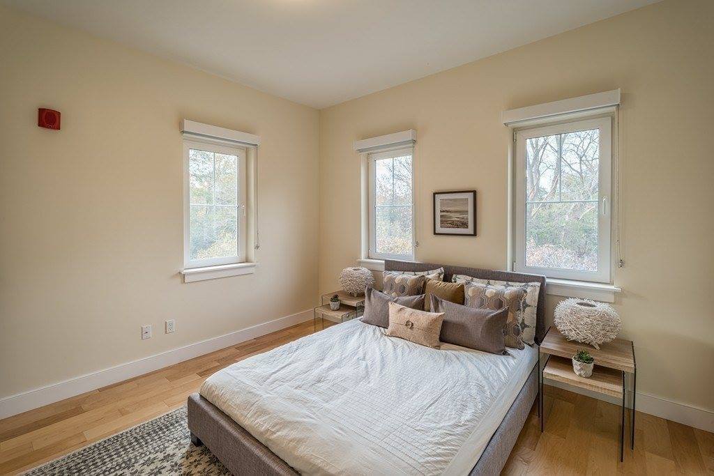 22 W Main St, Boston, MA 02126