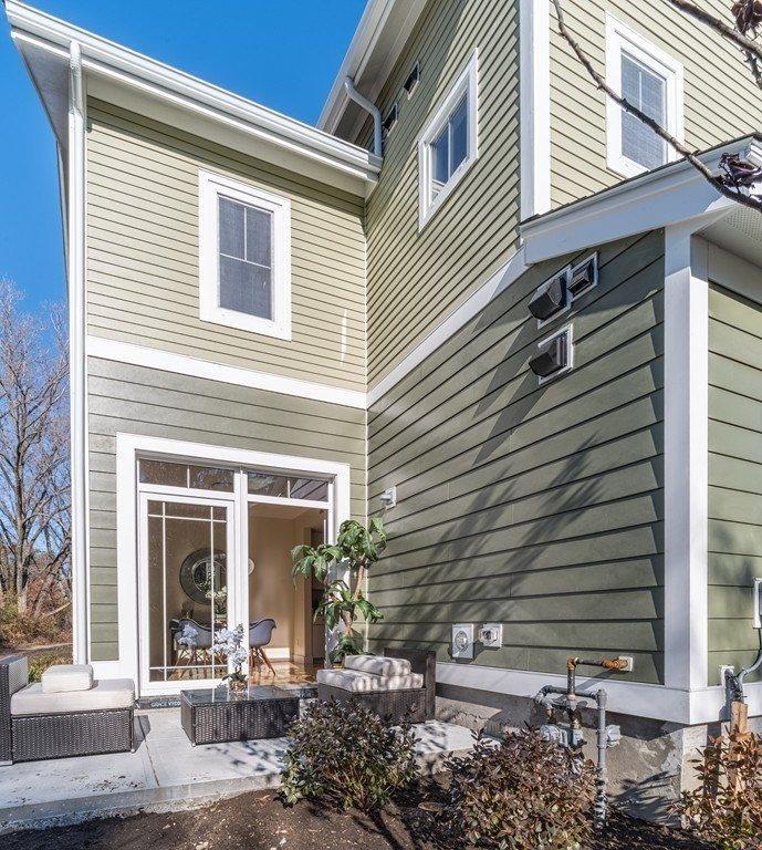 22 W Main St, Boston, MA 02126