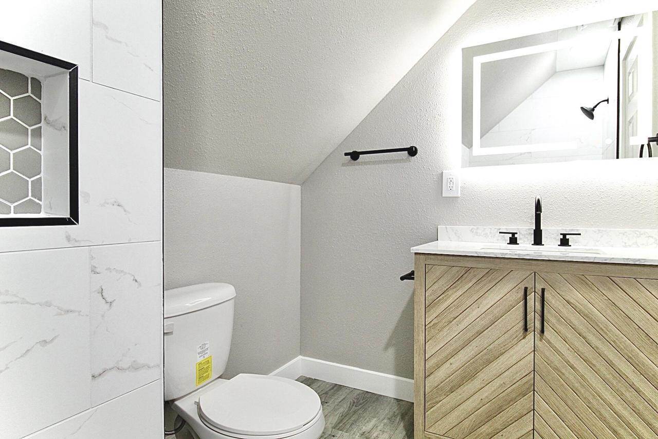 3213 S 6th STREET, Milwaukee, WI 53215