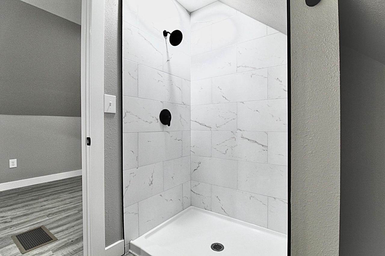 3213 S 6th STREET, Milwaukee, WI 53215