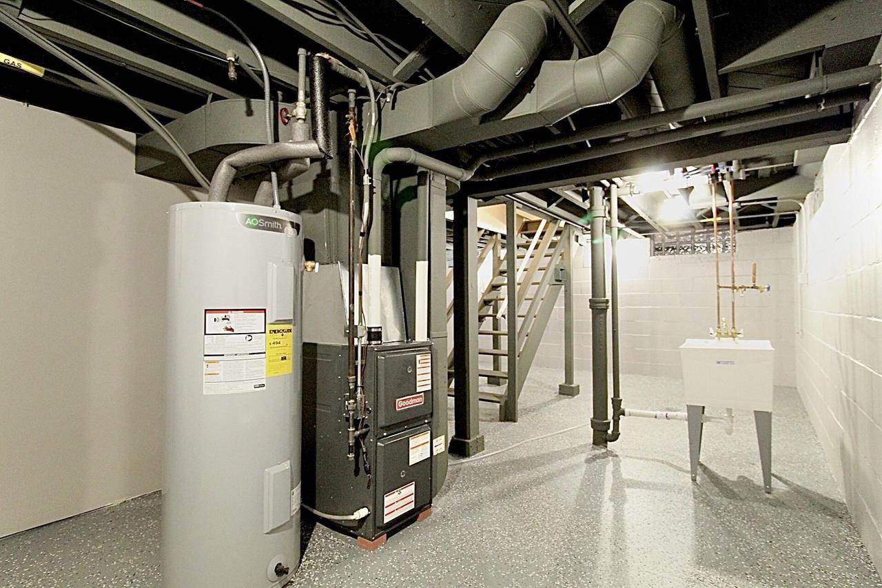 3213 S 6th STREET, Milwaukee, WI 53215