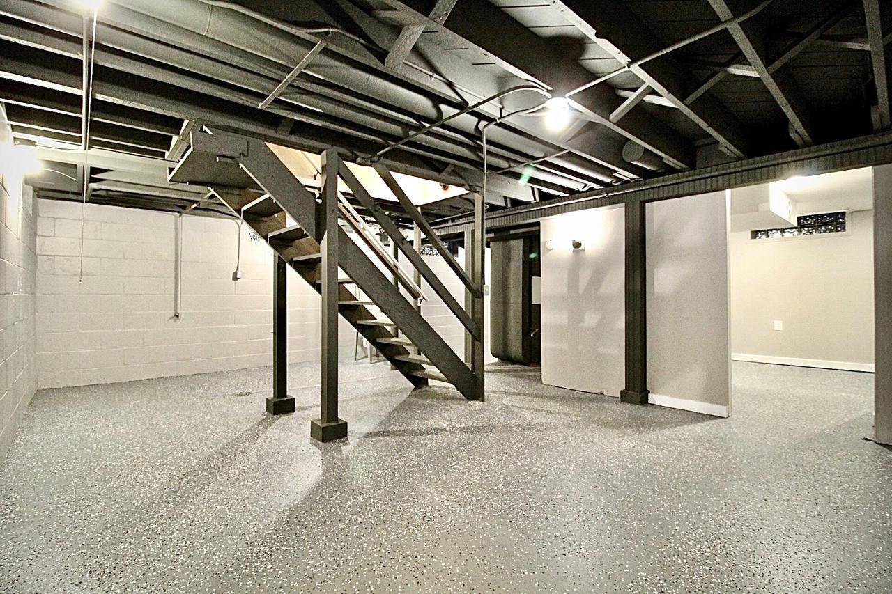 3213 S 6th STREET, Milwaukee, WI 53215