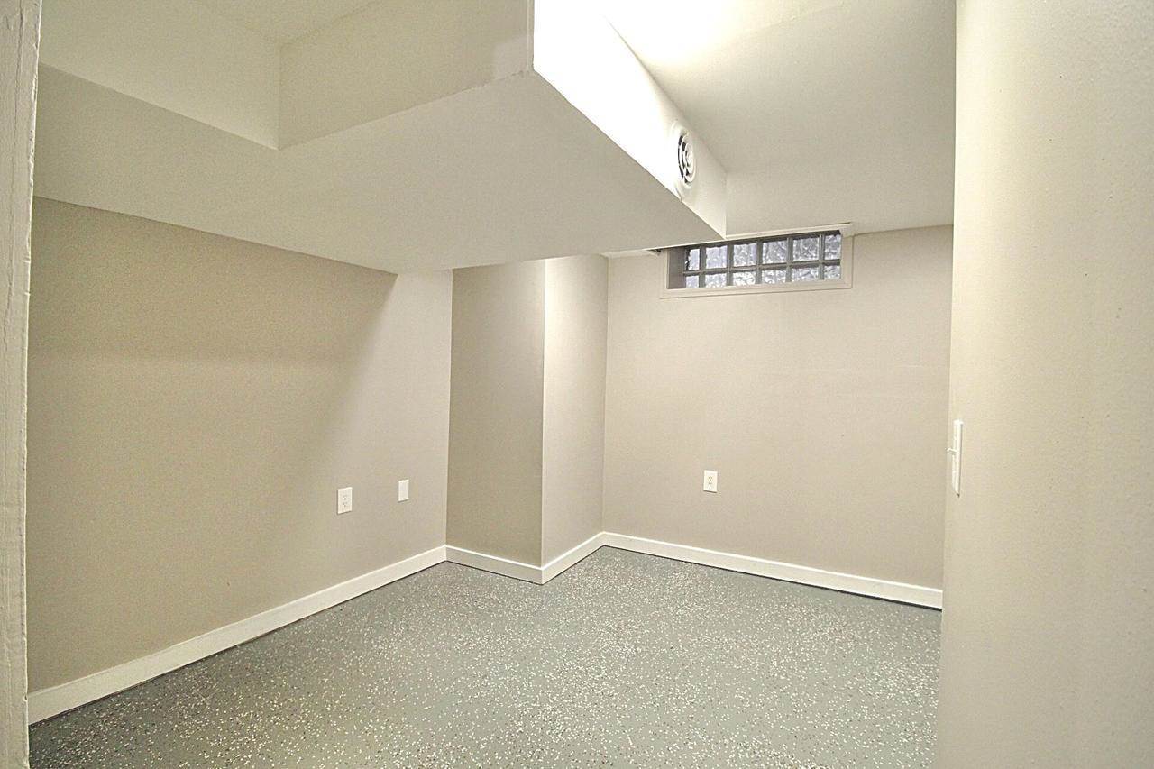 3213 S 6th STREET, Milwaukee, WI 53215