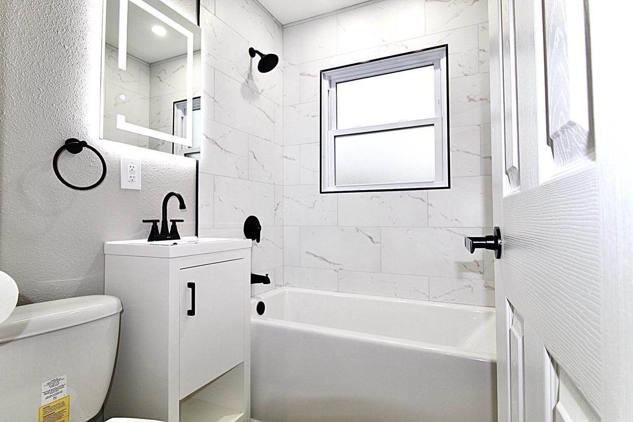 3213 S 6th STREET, Milwaukee, WI 53215