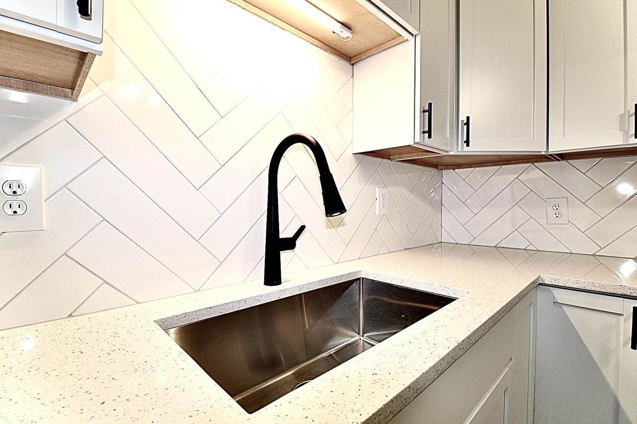 3213 S 6th STREET, Milwaukee, WI 53215