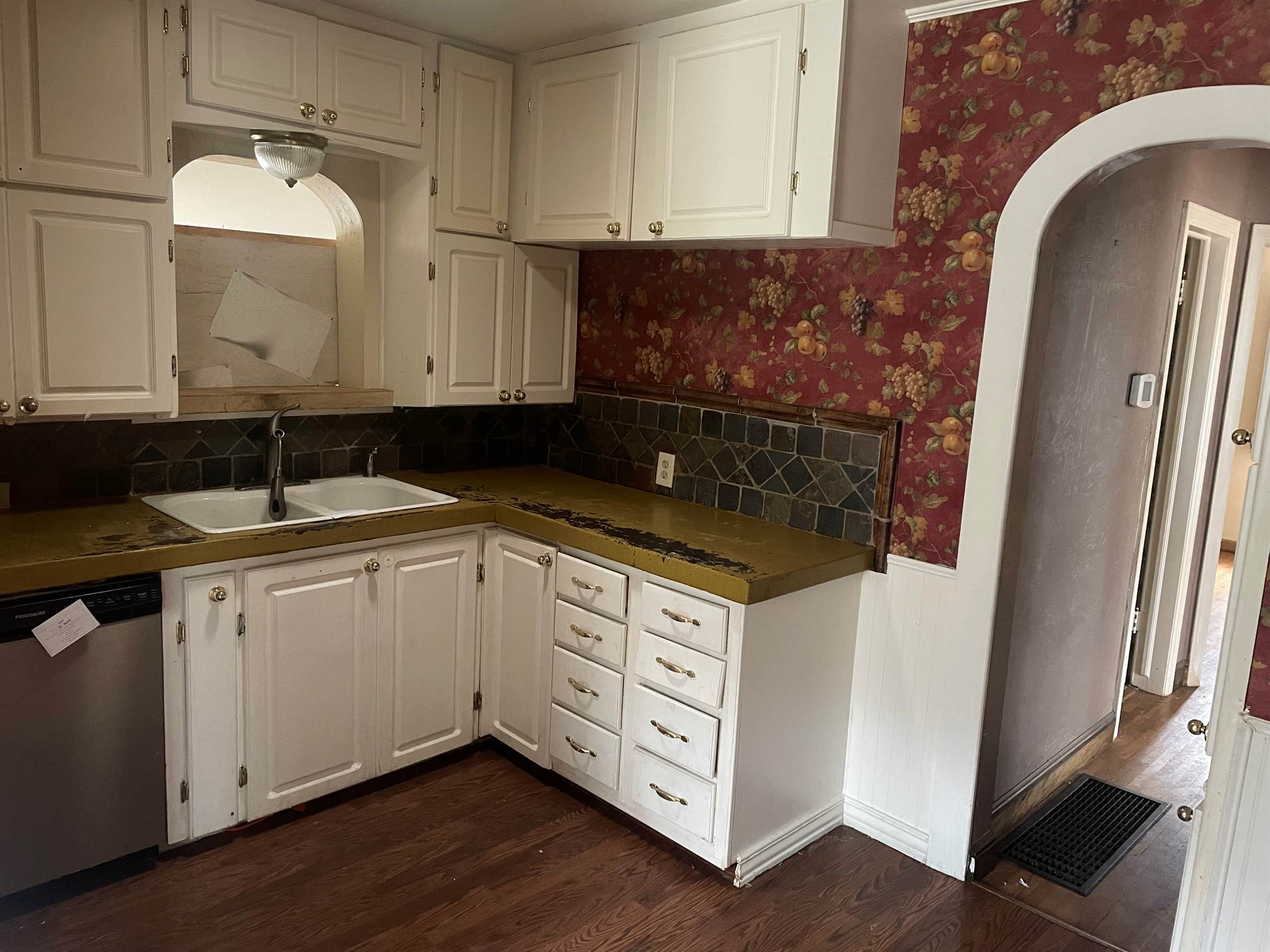 208 S Bleckley Dr, Wichita, KS 67218