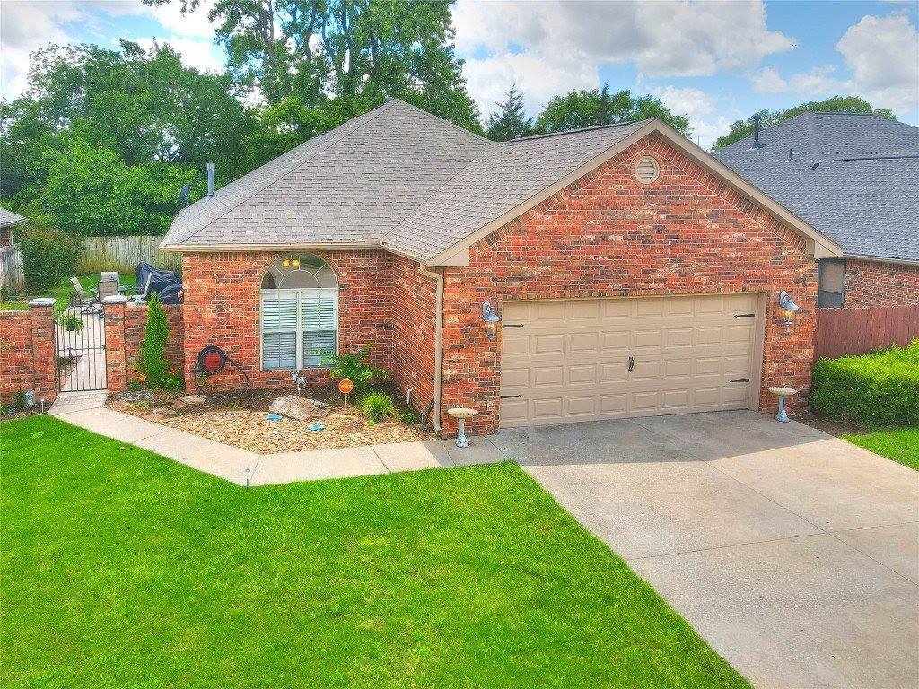 1262 Augusta Ct, Shawnee, OK 74801