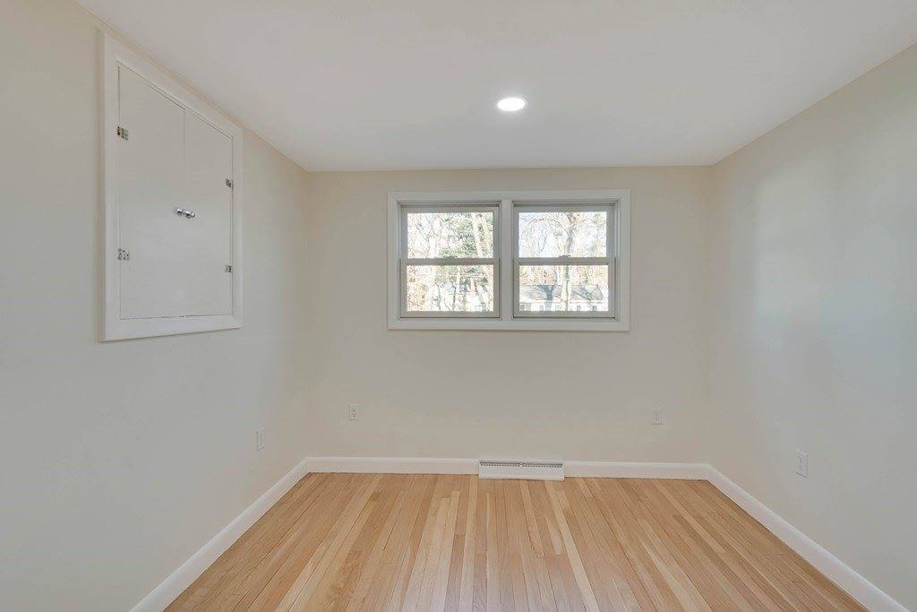 12 Mayfair St, Norwood, MA 02062