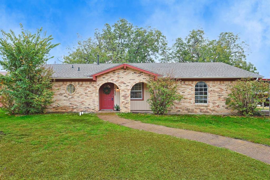 6632 Summertime Lane, Watauga, TX 76148