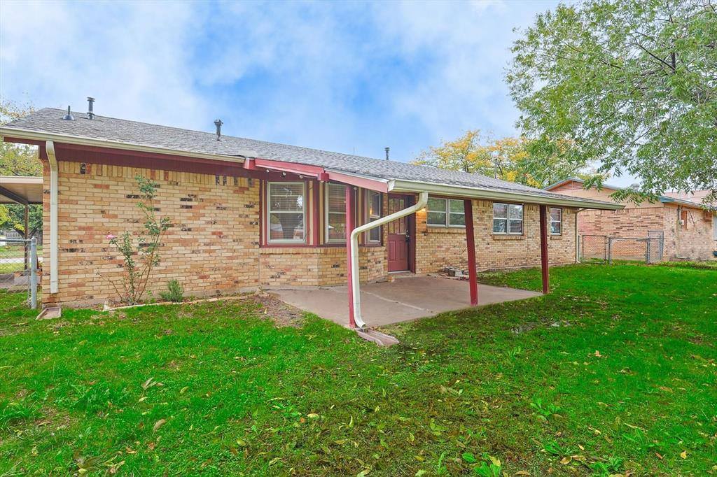 6632 Summertime Lane, Watauga, TX 76148