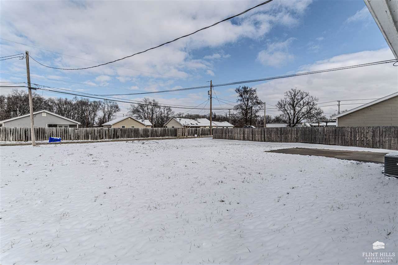 230 East 16th Street, Junction City, KS 66441