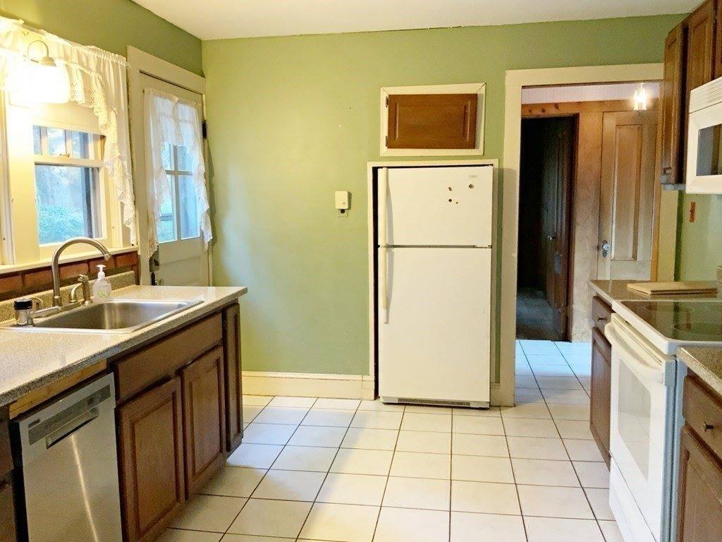 36 S Longyard Rd, Southwick, MA 01077