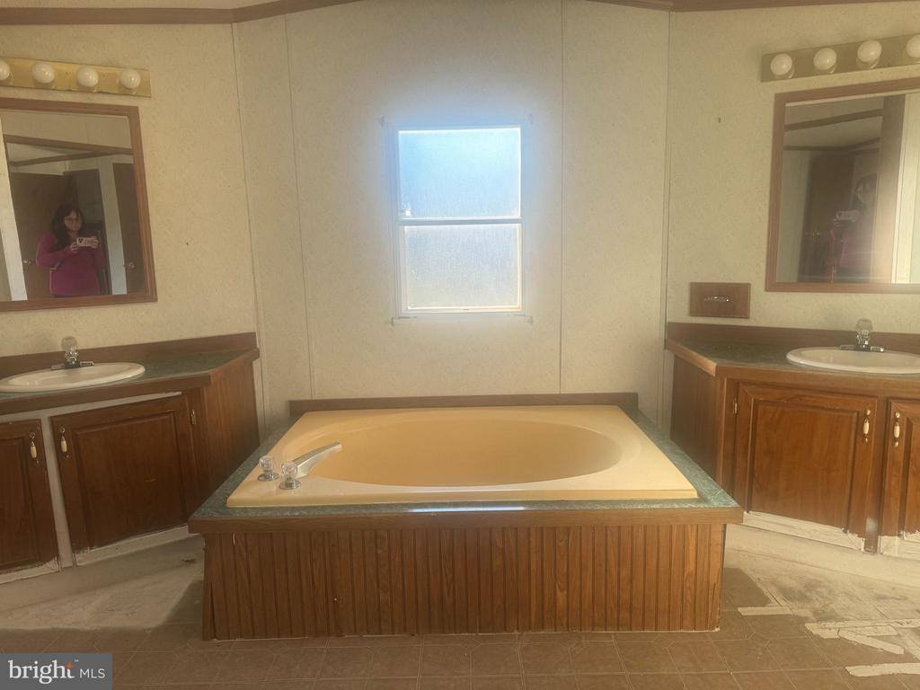 19194 East Meadowview Drive, Milton, DE 19968