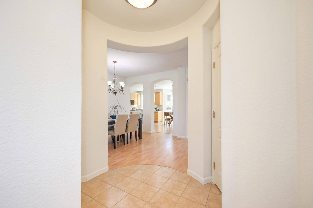 2216 Ursula Way, Roseville, CA 95661