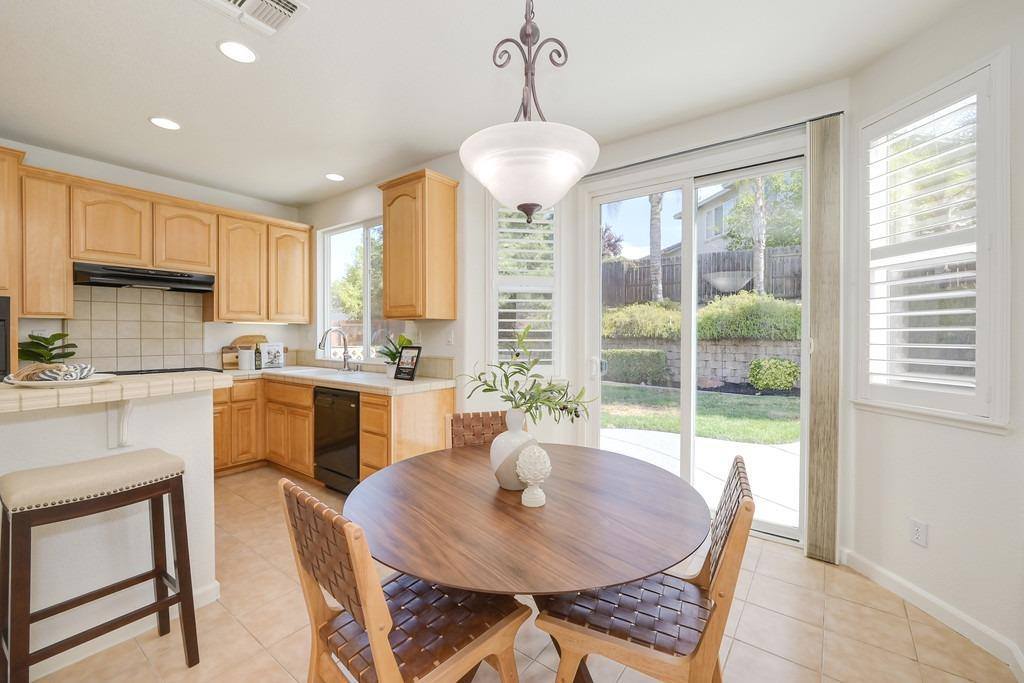 2216 Ursula Way, Roseville, CA 95661