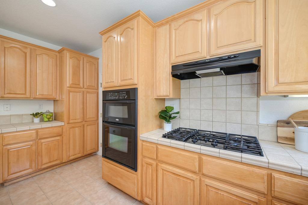 2216 Ursula Way, Roseville, CA 95661