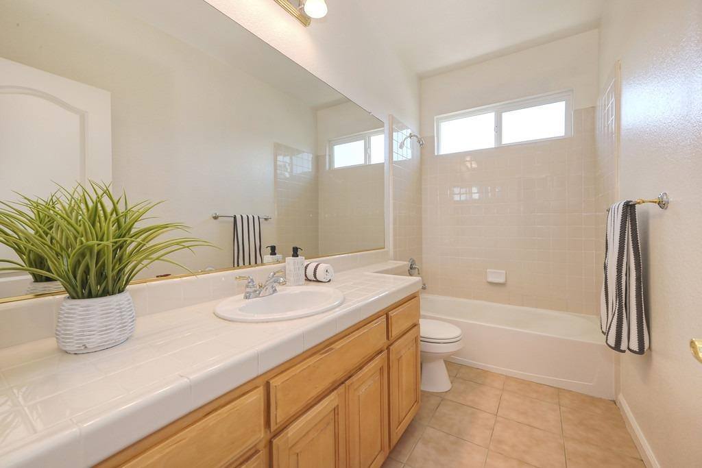 2216 Ursula Way, Roseville, CA 95661