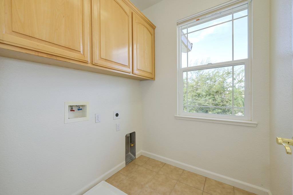 2216 Ursula Way, Roseville, CA 95661