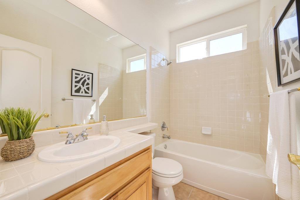 2216 Ursula Way, Roseville, CA 95661