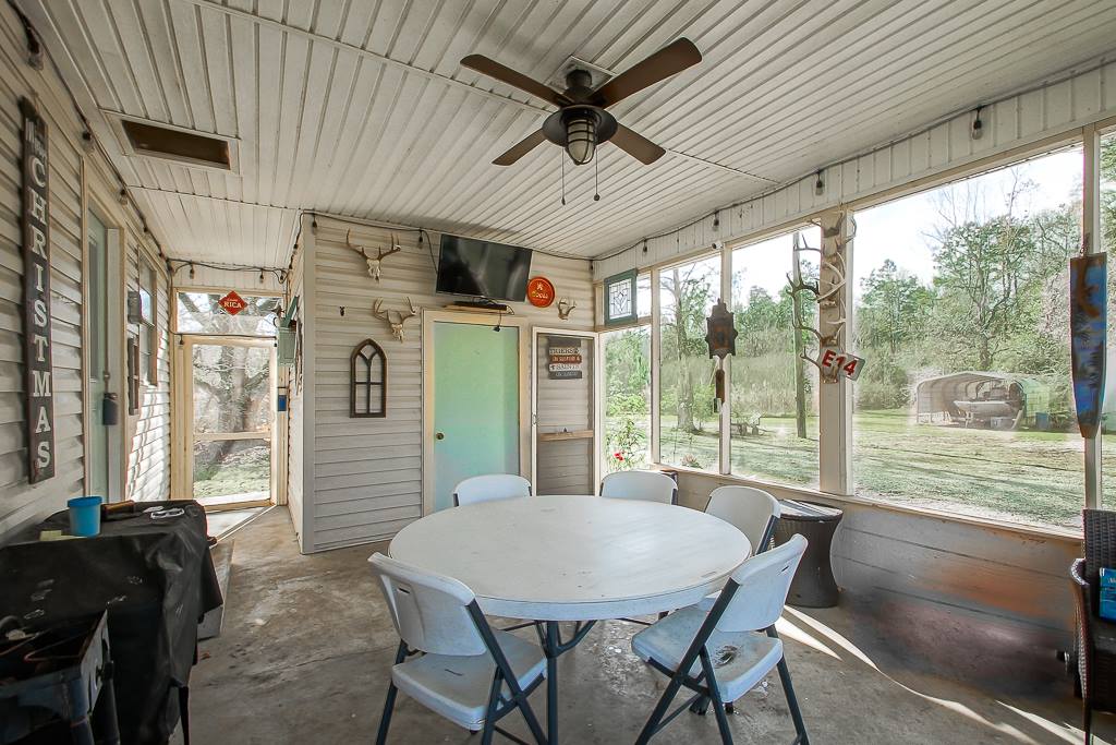14187 Bear Island Rd, Maurepas, LA 70449