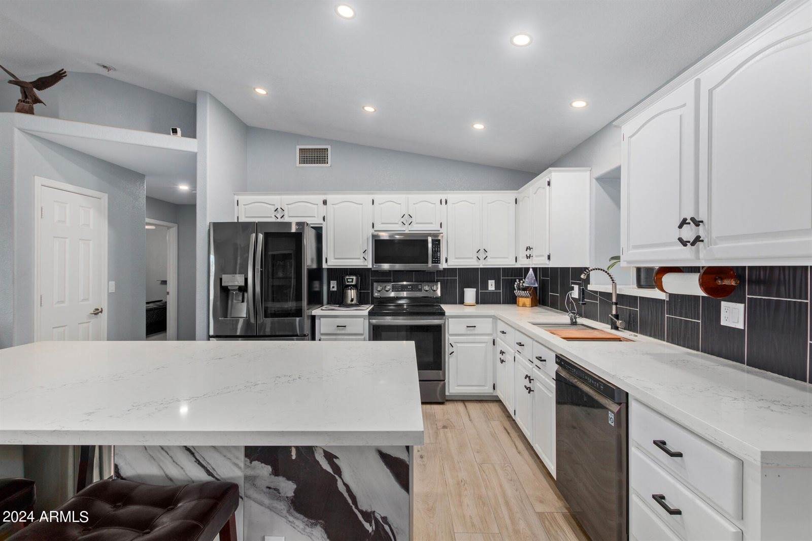 821 East Hondo Avenue, Apache Junction, AZ 85119