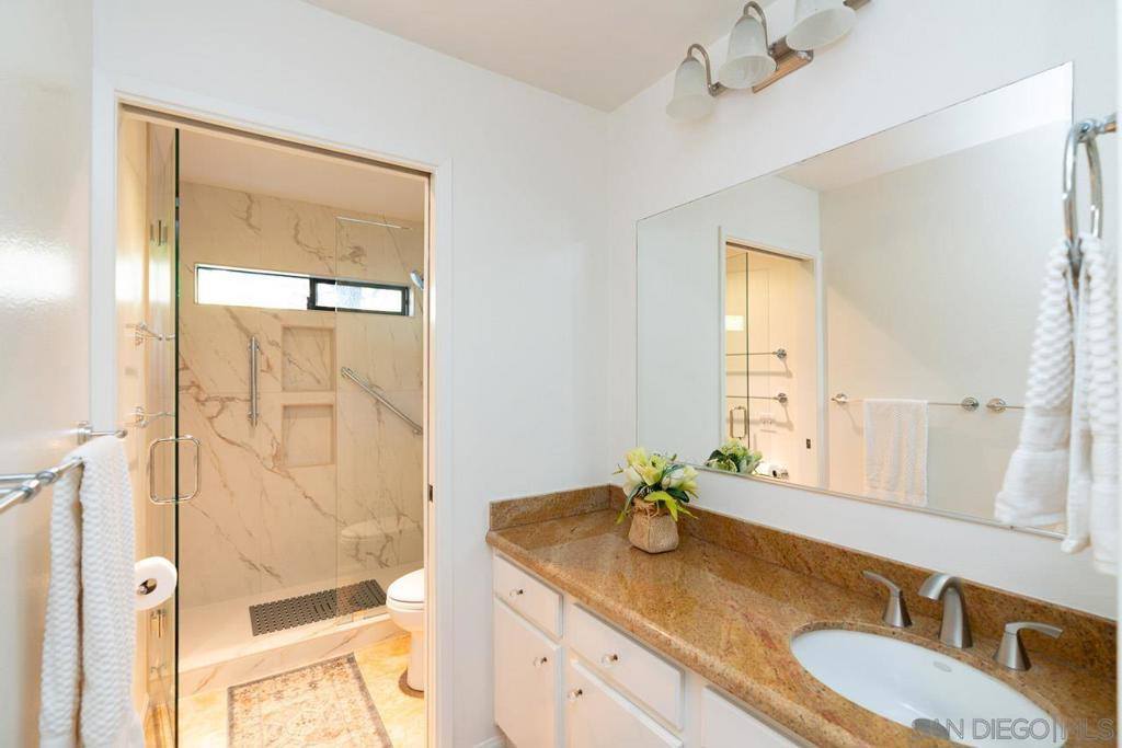 1011 Santa Helena Park Ct, Solana Beach, CA 92075