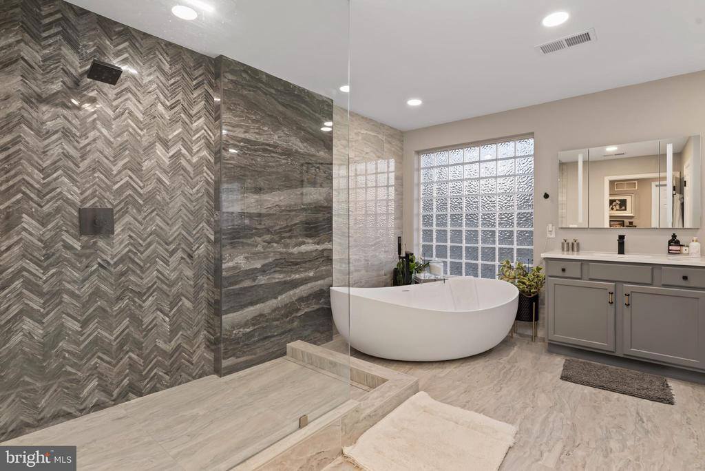 2380 Woodstream Way, Enola, PA 17025