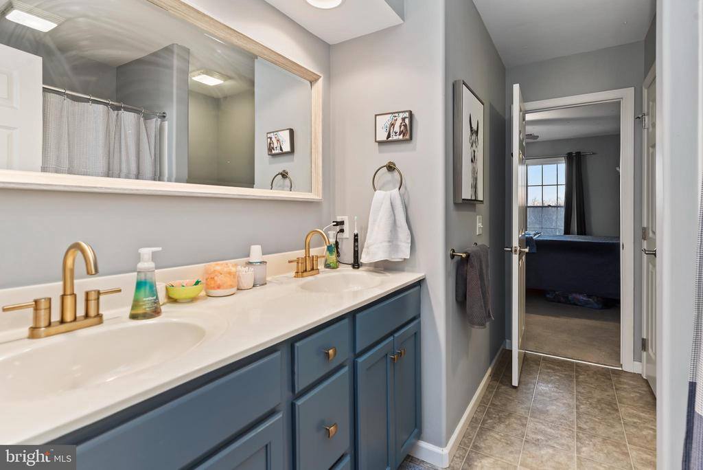 2380 Woodstream Way, Enola, PA 17025