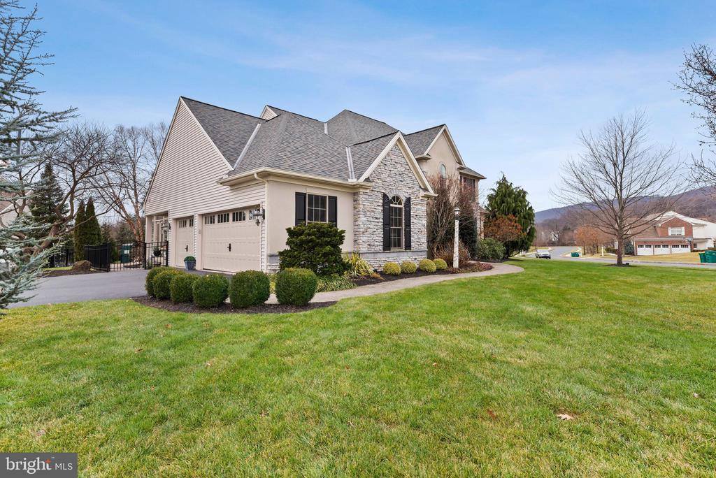 2380 Woodstream Way, Enola, PA 17025