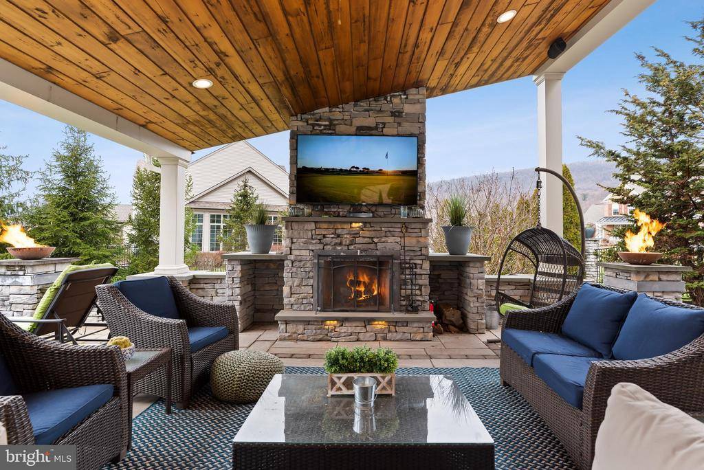 2380 Woodstream Way, Enola, PA 17025