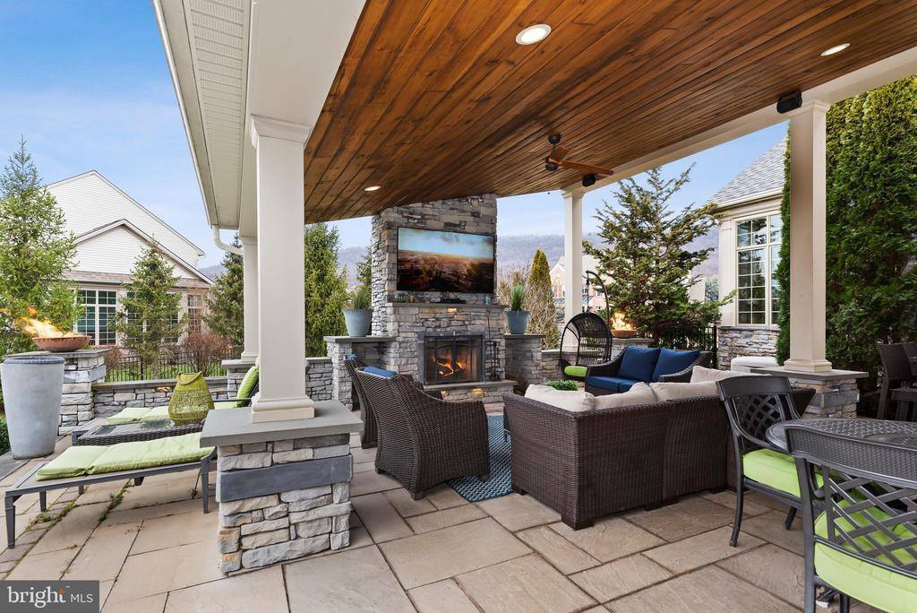 2380 Woodstream Way, Enola, PA 17025