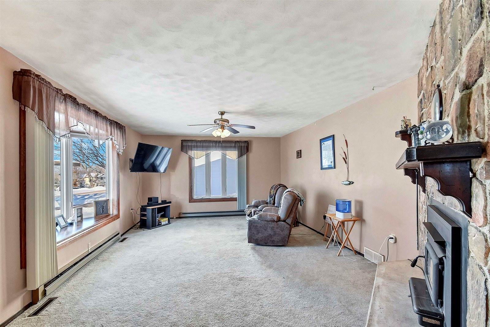 2058 Pershing Road, New London, WI 54961