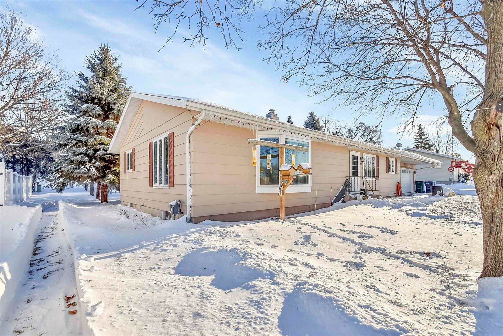 2058 Pershing Road, New London, WI 54961
