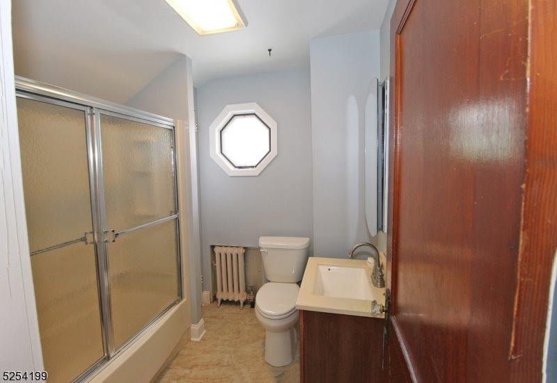 228 Locust Ave, Garwood, NJ 07027