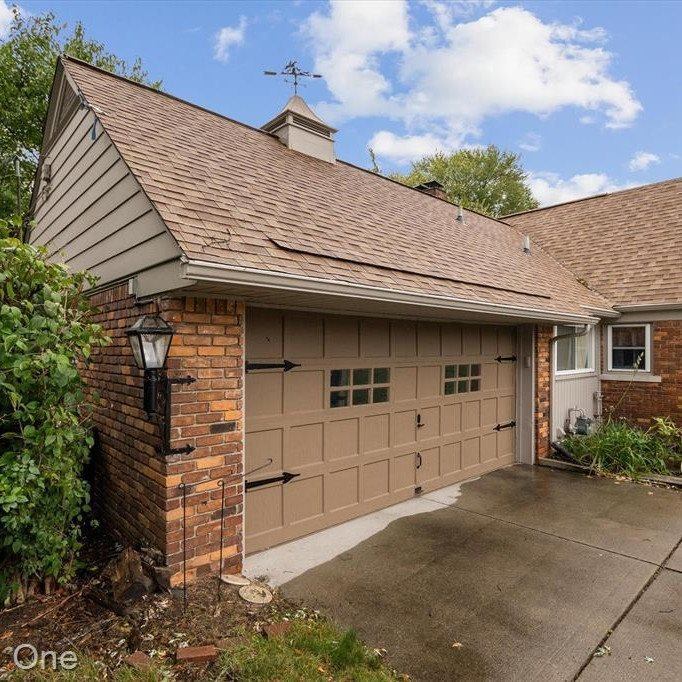 19666 Blossom Lane, Grosse Pointe Woods, MI 48236